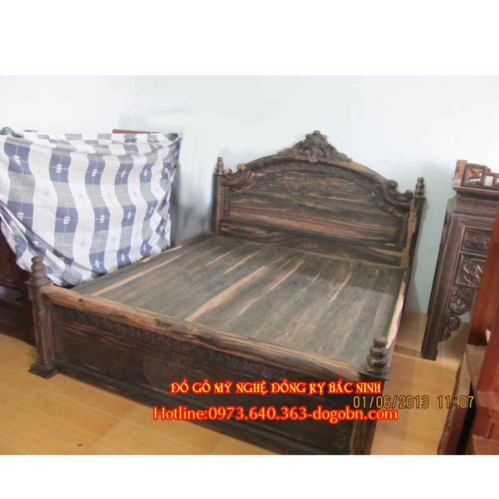 Giường ngủ Hoàng Đế gỗ mun hoa sản phẩm 1